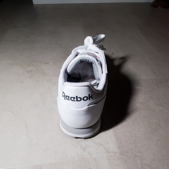 Brand new Reebok Classic,Men Size 9 - Picture 4 of 10